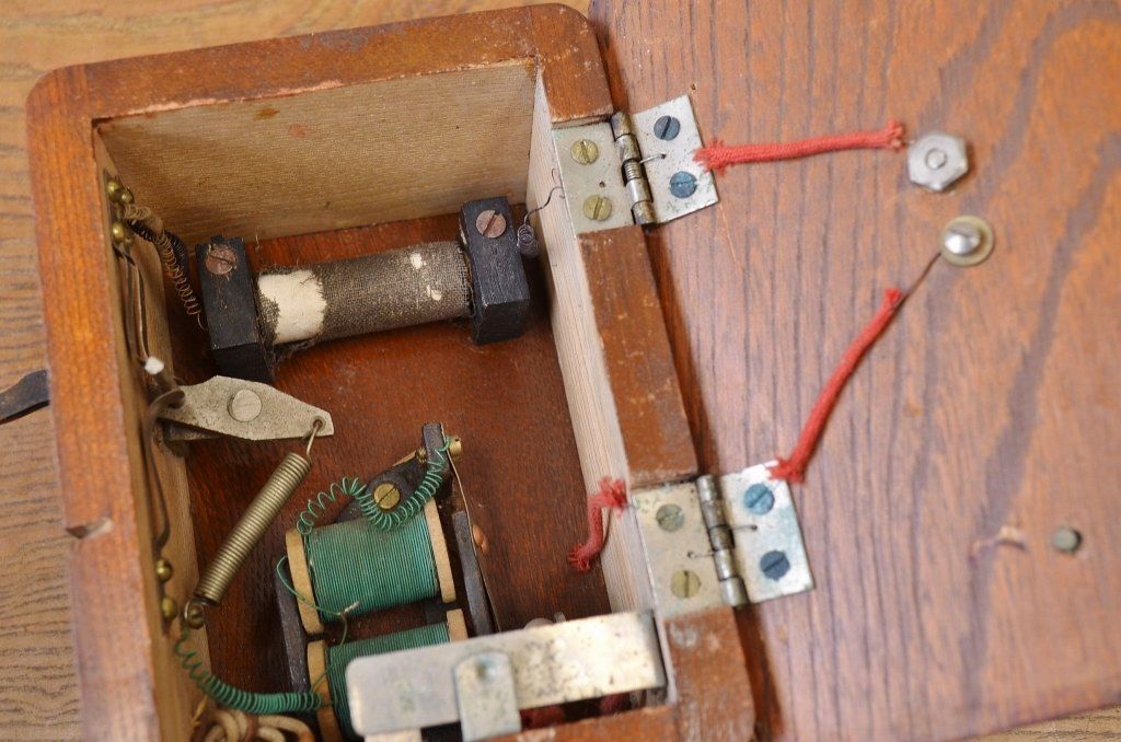 ○大正〜昭和初期　古い電話機