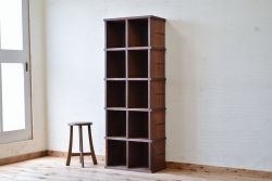 アンティーク家具　使い込まれたアンティークマス目棚14(飾り棚、陳列棚、下駄箱)