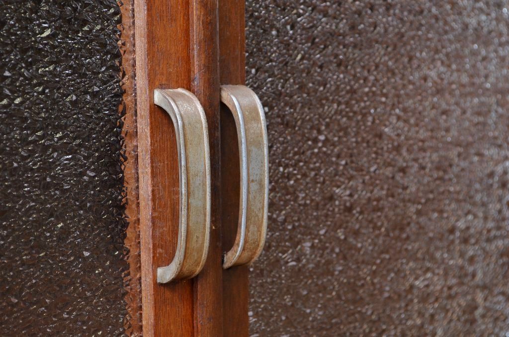 アンティーク家具　古い木のダイヤガラスアンティーク本箱