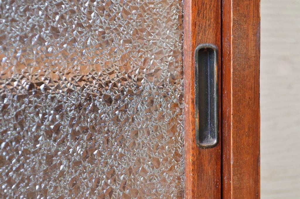 アンティーク家具　古い木の小振りなアンティーク収納棚1