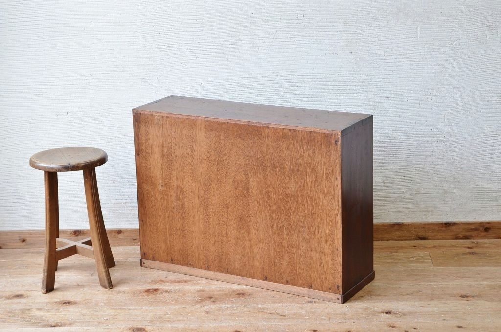 アンティーク家具　古い木の小振りなアンティーク収納棚1