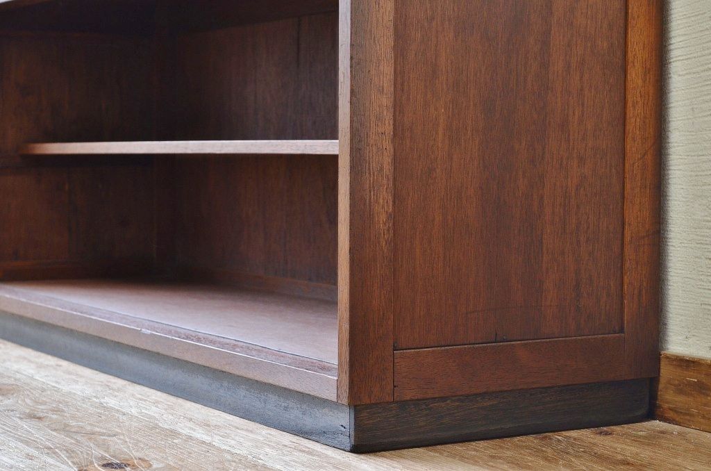 アンティーク家具　古い木のシンプルなローボード