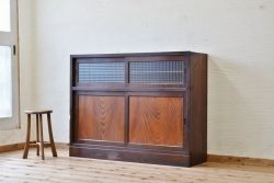 アンティーク家具　チェッカーガラスの大振りな下駄箱(収納棚)
