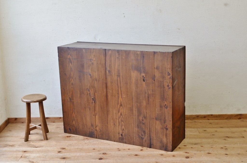 アンティーク家具　チェッカーガラスの大振りな下駄箱(収納棚)