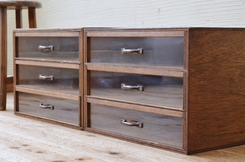アンティーク家具　1970年代前面がアクリル板の引き出し箱2個セット3