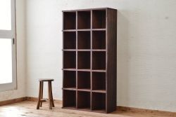 アンティーク家具　使い込まれたアンティークマス目棚17(飾り棚、陳列棚、下駄箱)