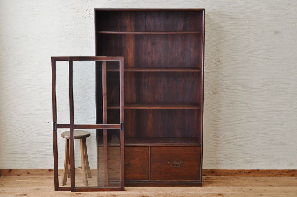アンティーク家具　古い栓材のアンティーク本棚(収納棚、飾り棚)