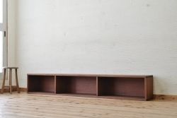 アンティーク家具　古い木の横長ローボード
