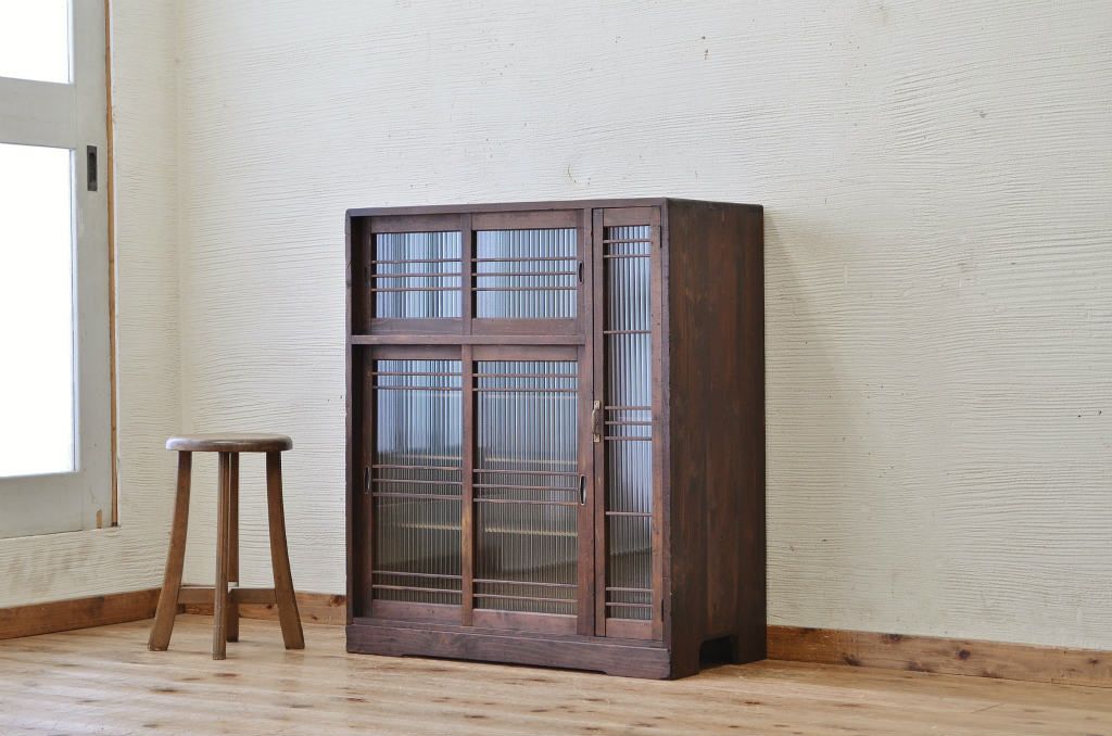 アンティーク家具　モールガラスアンティーク収納棚(下駄箱)