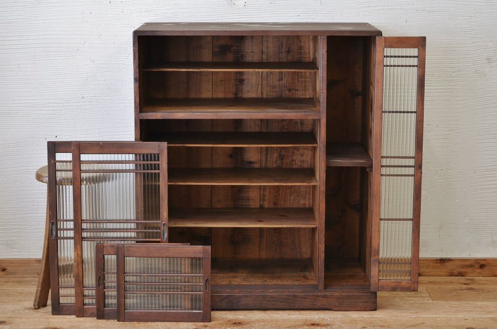 アンティーク家具　モールガラスアンティーク収納棚(下駄箱)