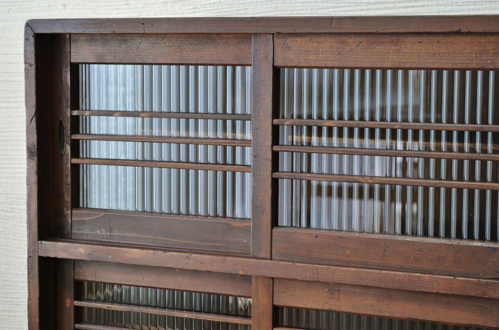 アンティーク家具　モールガラスアンティーク収納棚(下駄箱)