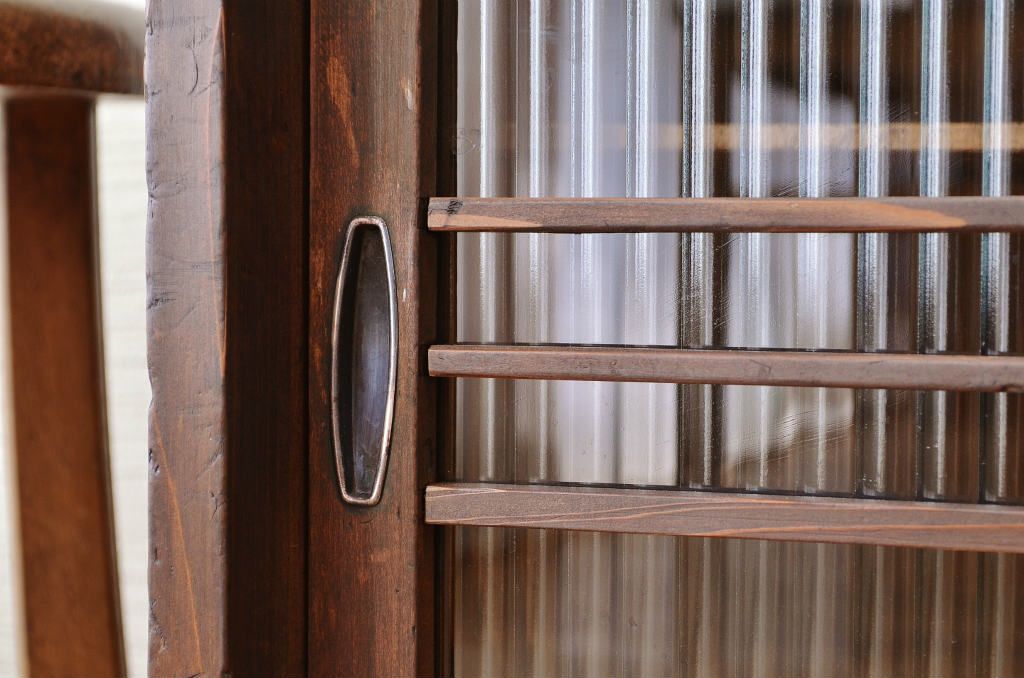 アンティーク家具　モールガラスアンティーク収納棚(下駄箱)