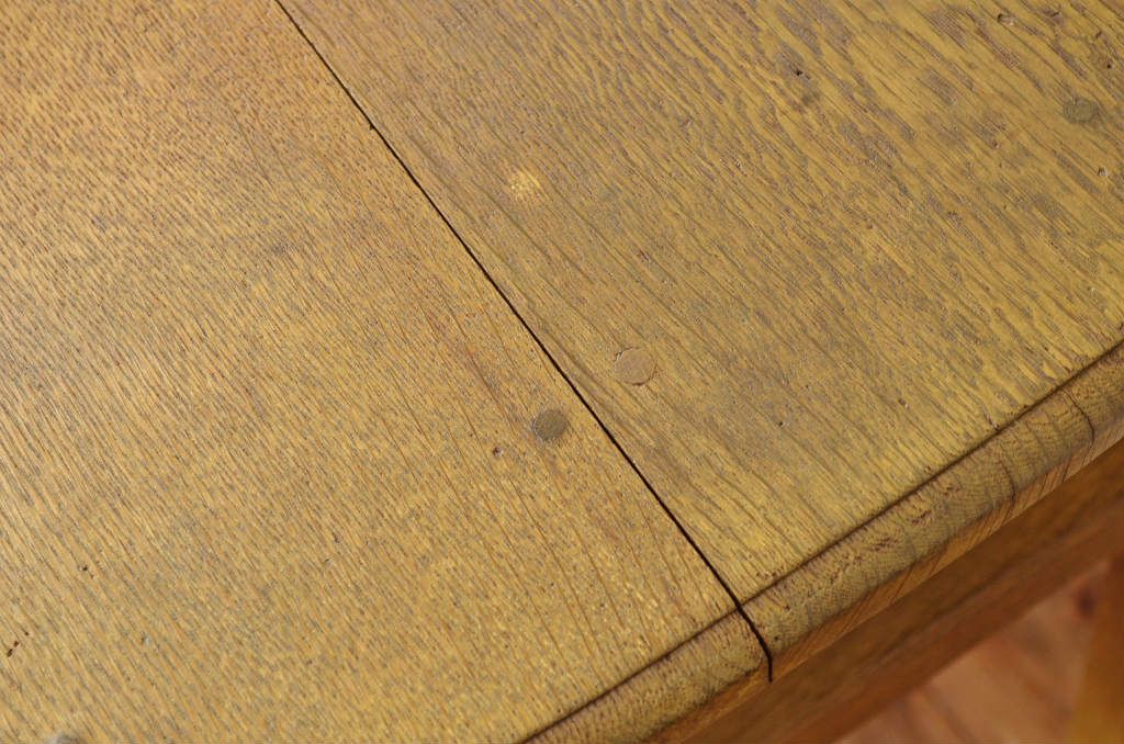 アンティーク家具　★素敵なデザイン!古いナラ材の横長テーブル(作業台、机)