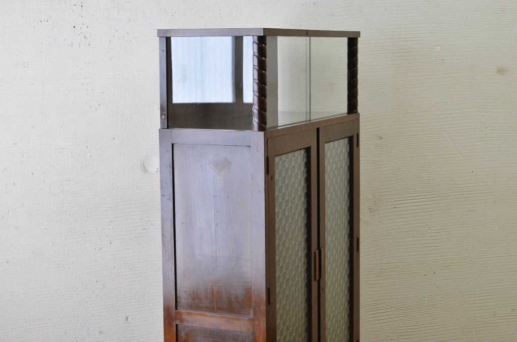 レトロ家具　レトロなデザインの大振りなアンティーク本箱(本棚)