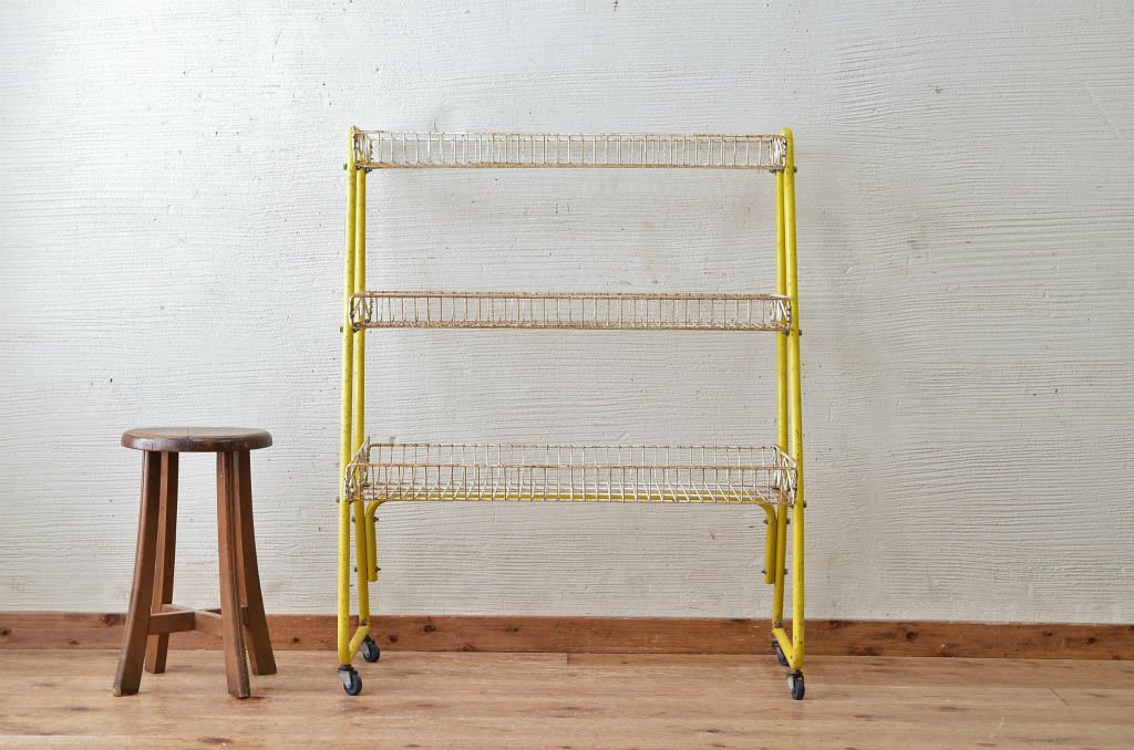 レトロ家具　レトロなアイアンラック(飾り棚)