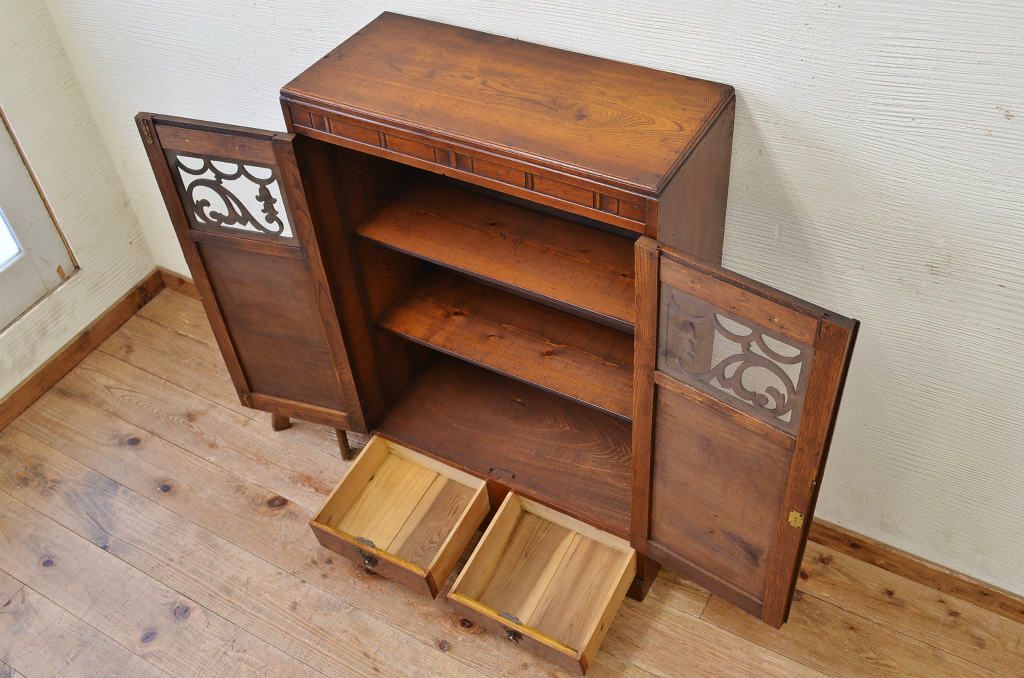 アンティーク家具　可愛いデザイン!アンティーク本箱