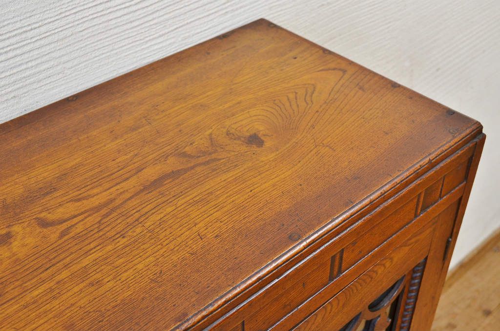 アンティーク家具　可愛いデザイン!アンティーク本箱