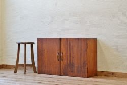 アンティーク家具　古い木の小さなローボード(本棚)