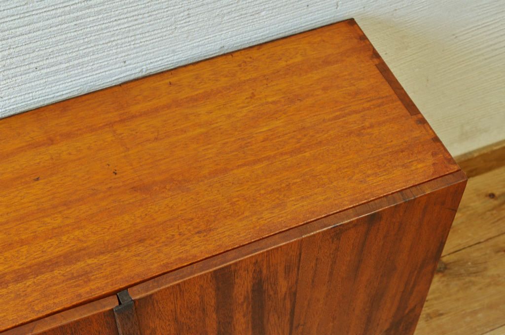 アンティーク家具　古い木の小さなローボード(本棚)