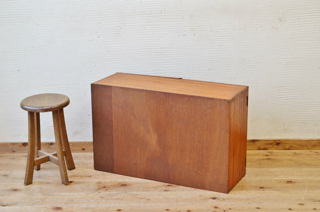 アンティーク家具　古い木の小さなローボード(本棚)