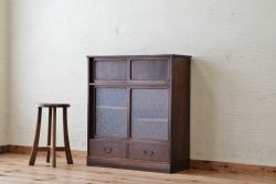 アンティーク家具　木目の素晴らしいダイヤガラス茶箪笥
