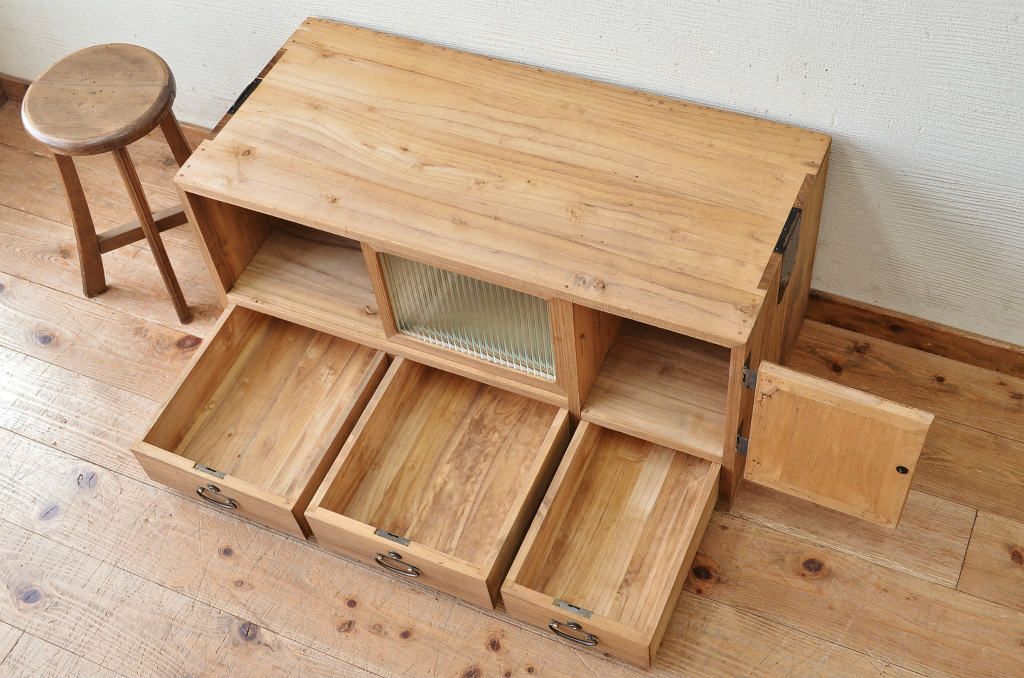 アンティーク家具　可愛いデザイン!モールガラスローボード