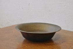 味のある古い真鍮製洗面器(ボウル)