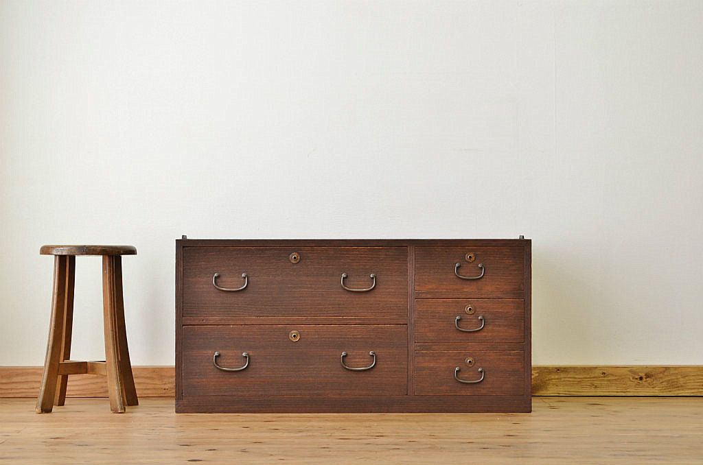 アンティーク家具　シンプルなアンティークローボード(ローチェスト)