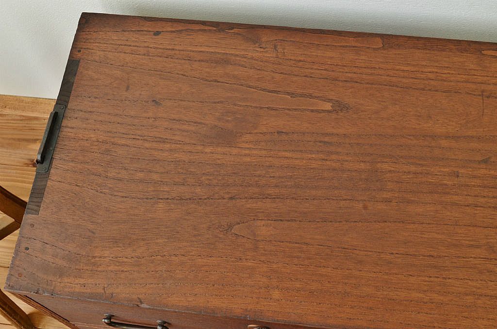 アンティーク家具　シンプルなアンティークローボード(ローチェスト)
