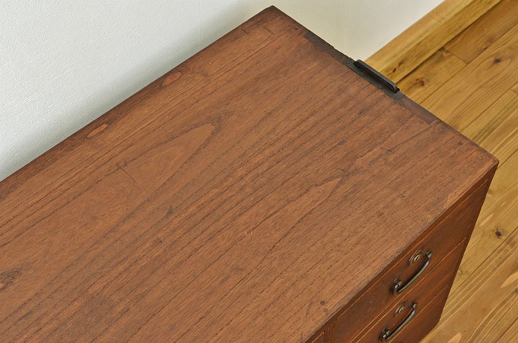 アンティーク家具　シンプルなアンティークローボード(ローチェスト)