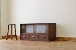 アンティーク家具　モールガラスアンティークローボード