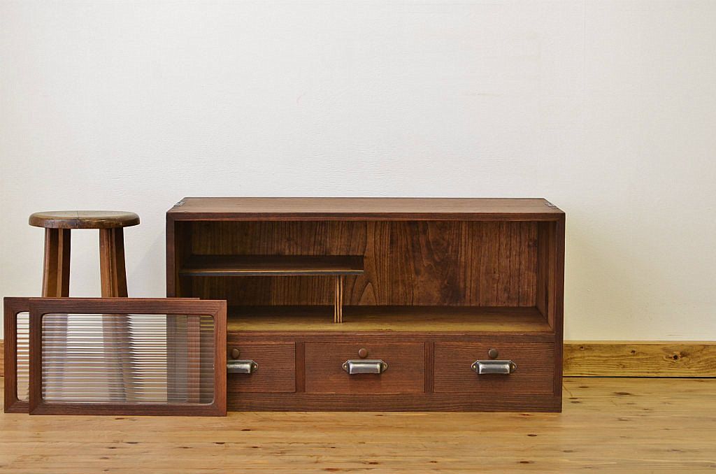 アンティーク家具　モールガラスアンティークローボード
