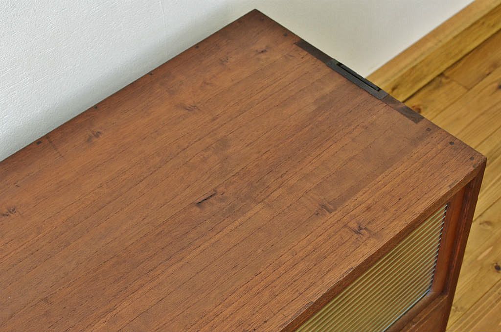 アンティーク家具　モールガラスアンティークローボード