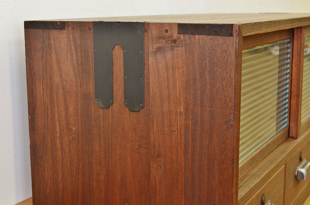 アンティーク家具　モールガラスアンティークローボード