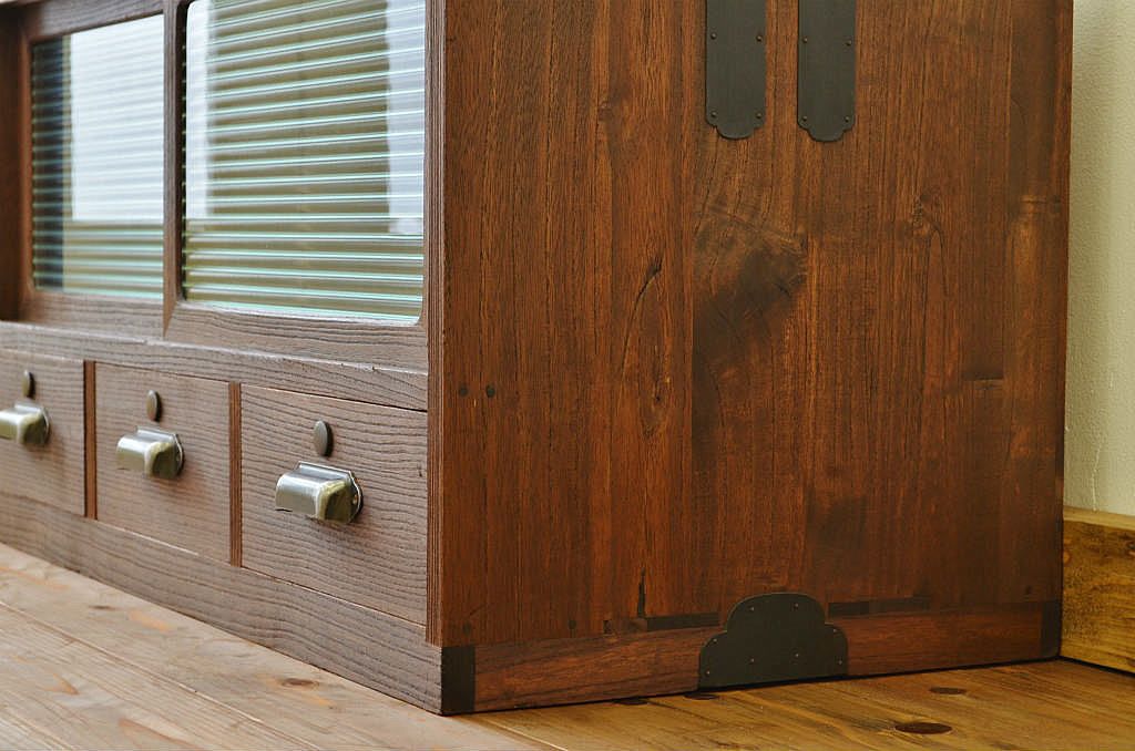 アンティーク家具　モールガラスアンティークローボード