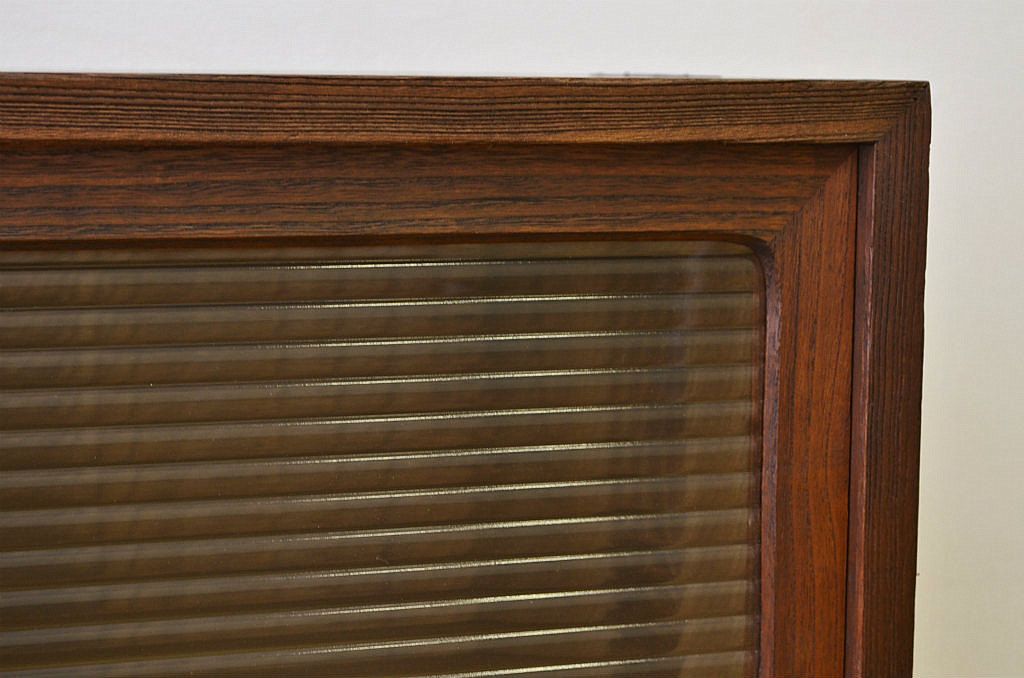 アンティーク家具　モールガラスアンティークローボード