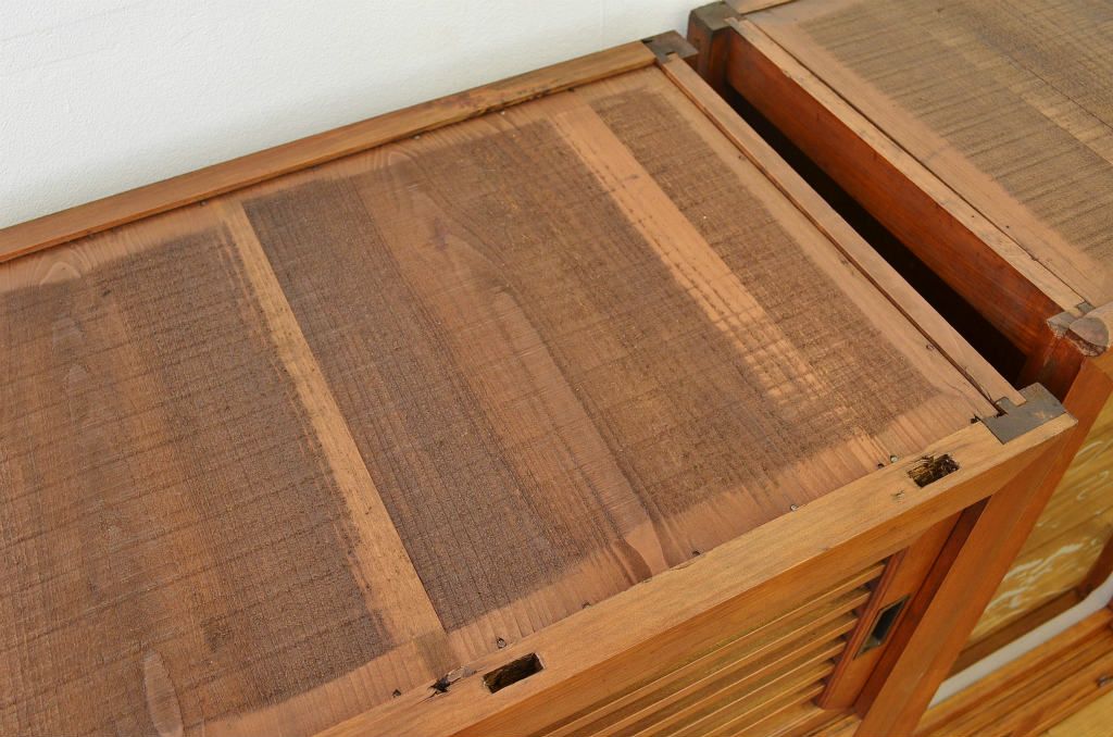 アンティーク家具　古民具　骨董　黒柿の木目の素晴らしい二段重ね水屋箪笥(食器棚、収納棚)