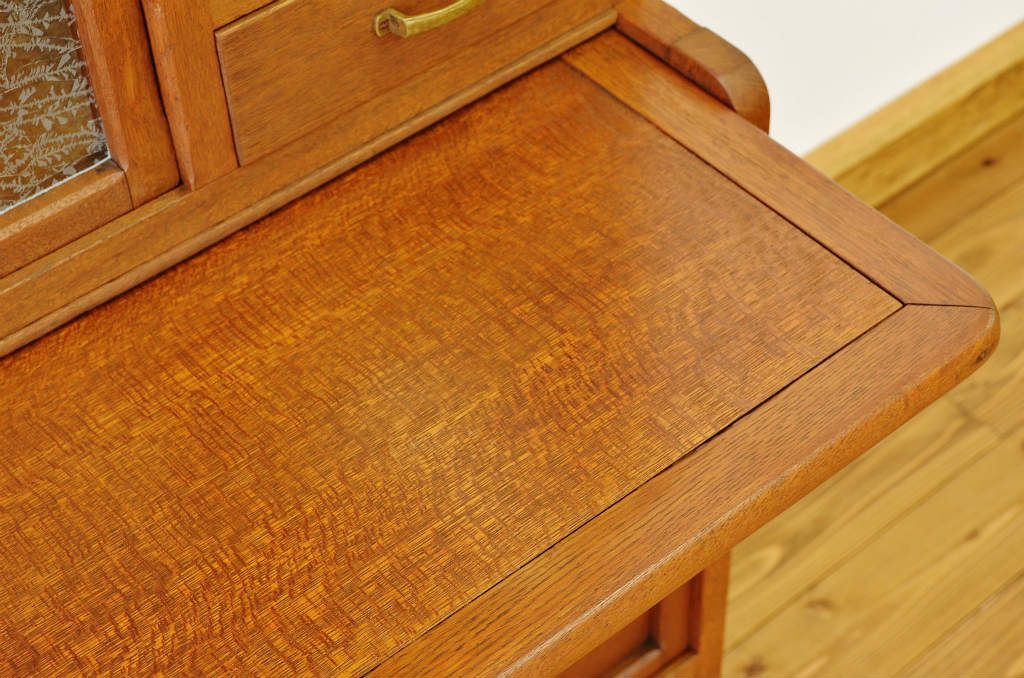 アンティーク家具　☆アンティーク　古いナラ材の作業台付き結霜ガラス食器棚