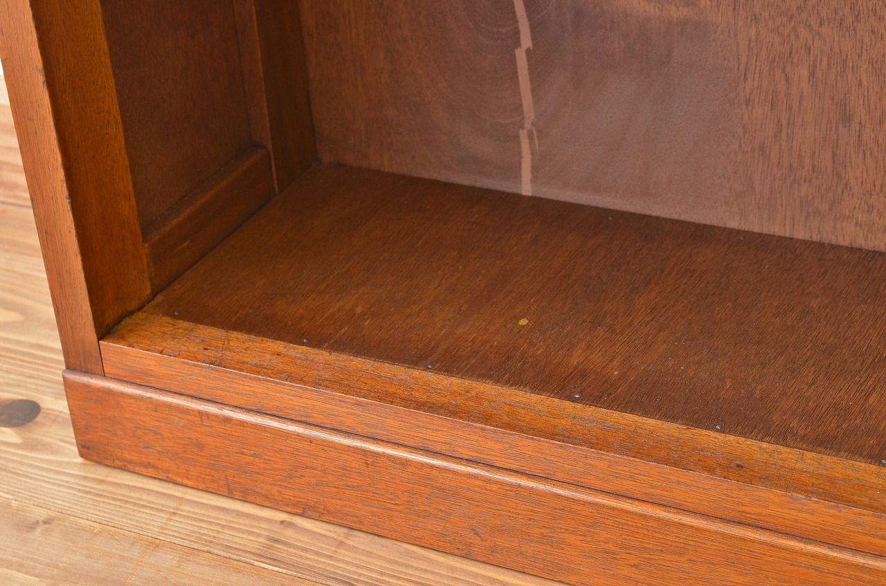アンティーク家具　★素敵なデザイン!シンプルなアンティーク本棚(飾り棚)
