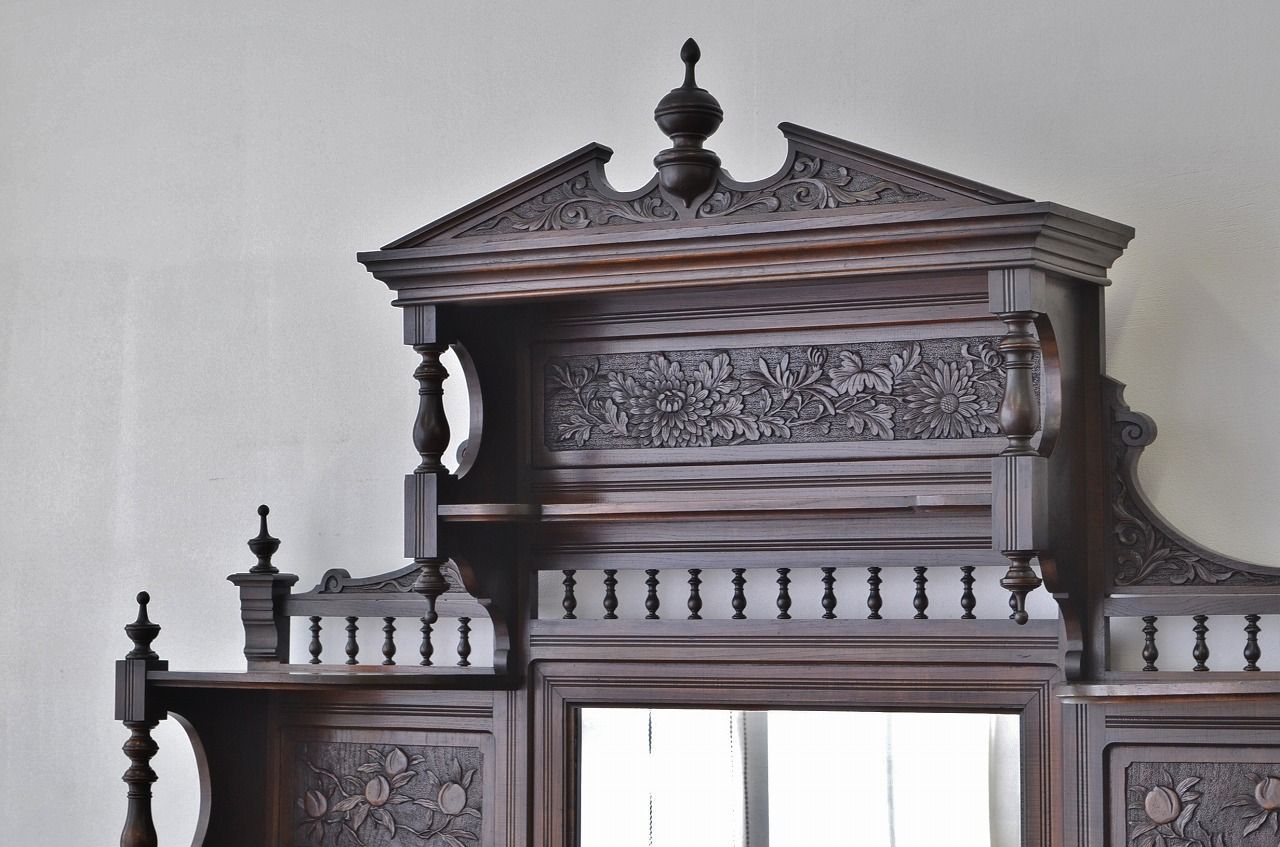 アンティーク家具　豪華　明治時代の洋館で使われていた彫刻総栗材国産特大キャビネット