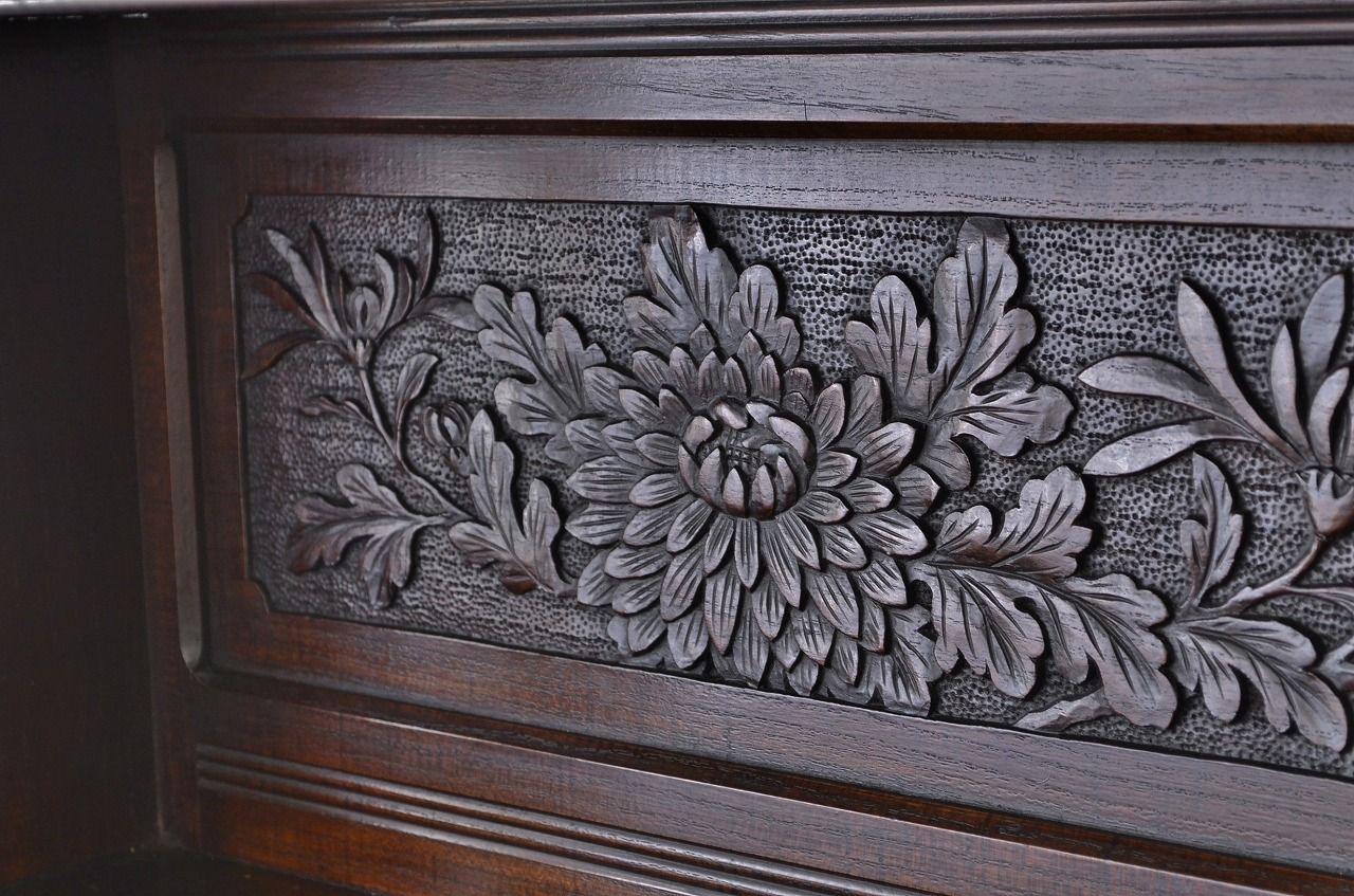 アンティーク家具　豪華　明治時代の洋館で使われていた彫刻総栗材国産特大キャビネット