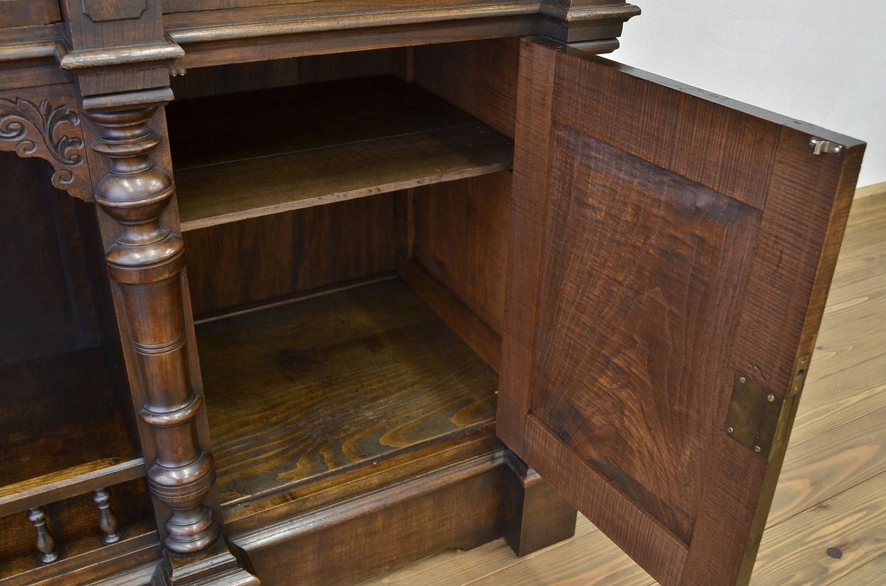 アンティーク家具　豪華　明治時代の洋館で使われていた彫刻総栗材国産特大キャビネット