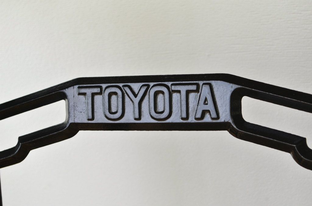 アンティーク家具　古いミシンテーブル(TOYOTA)