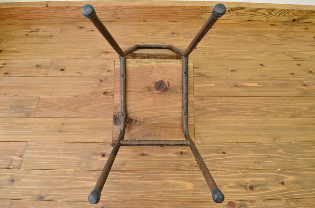 アンティーク家具　鉄脚のシンプルなイス(椅子)2脚セット4