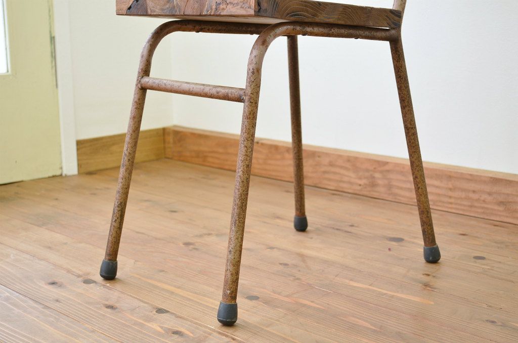 アンティーク家具　鉄脚のシンプルなイス(椅子)1脚