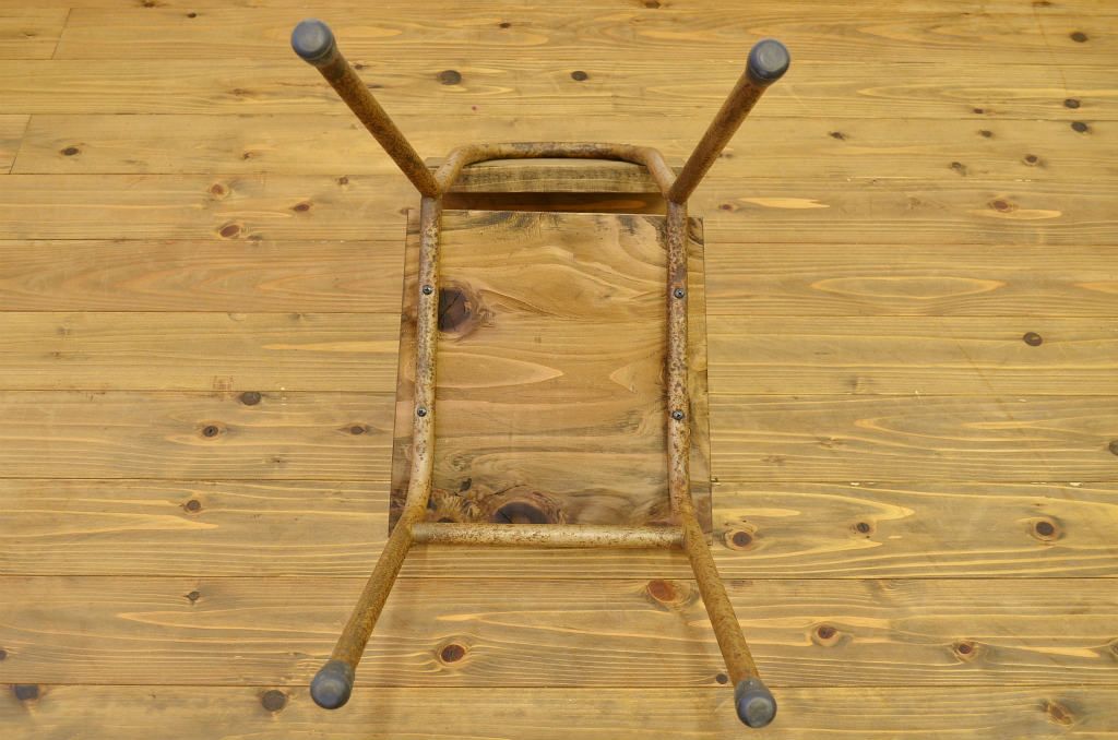 アンティーク家具　鉄脚のシンプルなイス(椅子)1脚