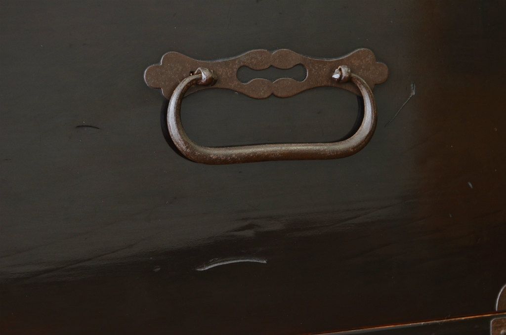 アンティーク家具　漆の綺麗な黒漆庄内箪笥