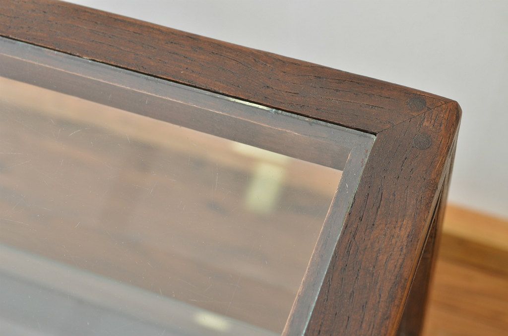 アンティーク家具　古いナラ材のアンティーク台形ガラスケース