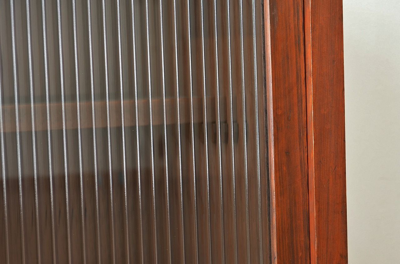 アンティーク家具　シンプルなモールガラスアンティーク収納棚