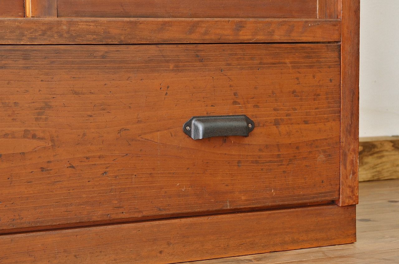 アンティーク家具　シンプルなモールガラスアンティーク収納棚